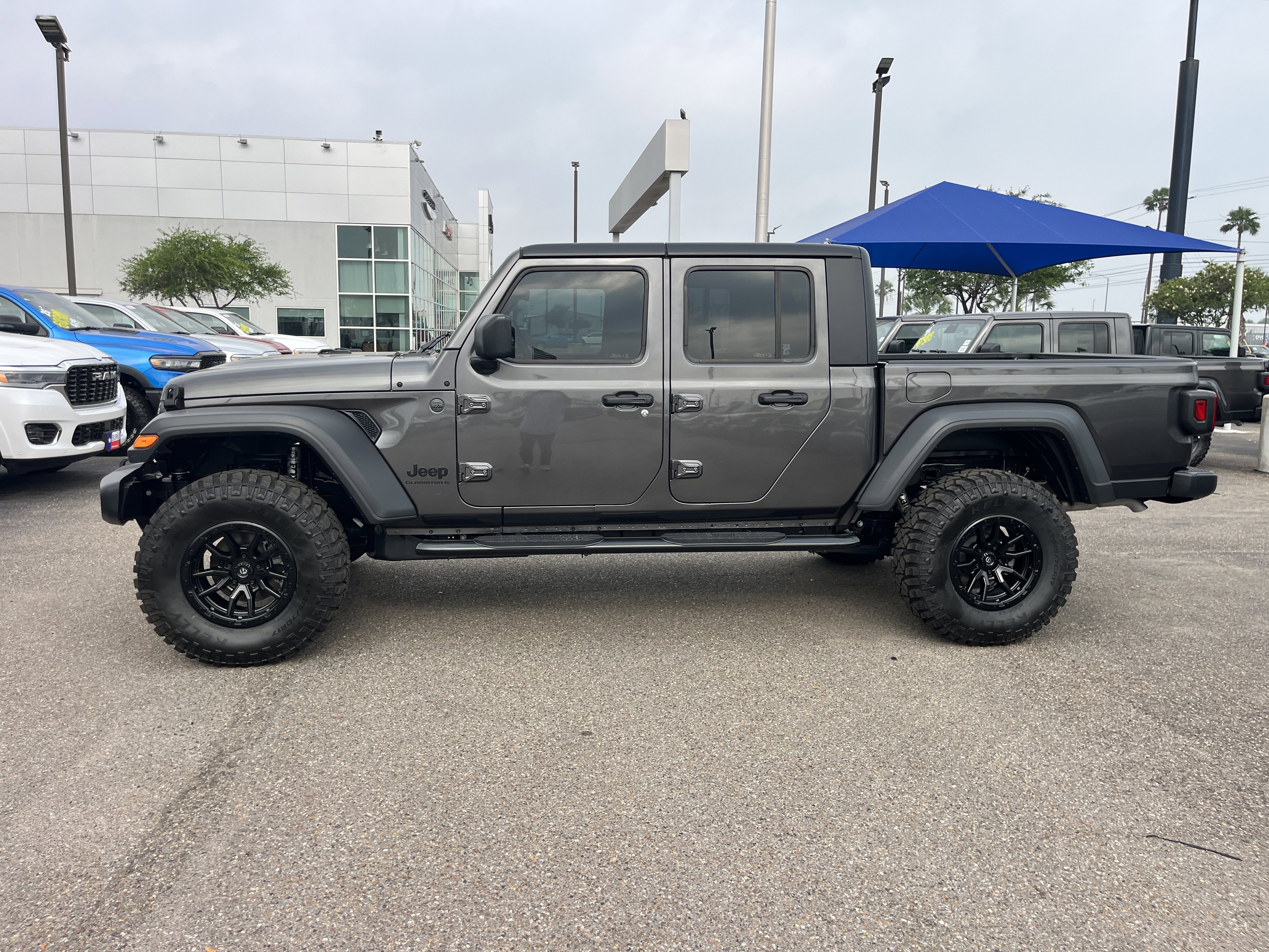 New 2026 Granite Crystal Metallic Clear-Coat Exterior Paint Jeep Sport image 5