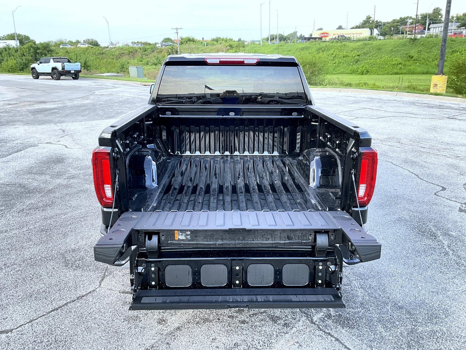 2026 GMC Sierra 1500 SLT - Photo 21