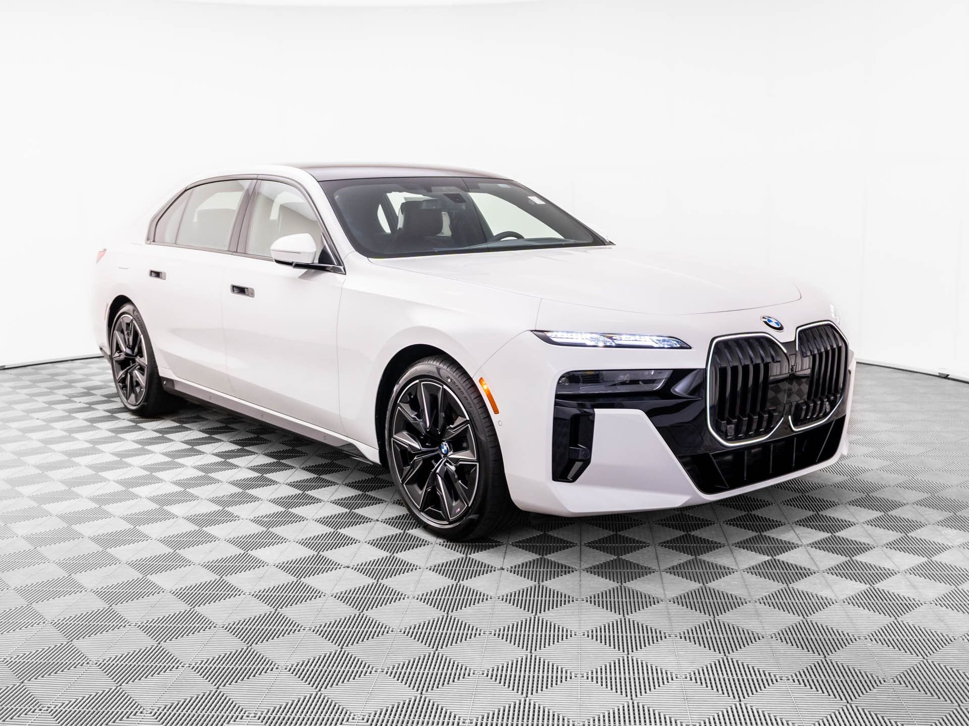 New 2026 Alpine White BMW 760i xDrive image 9