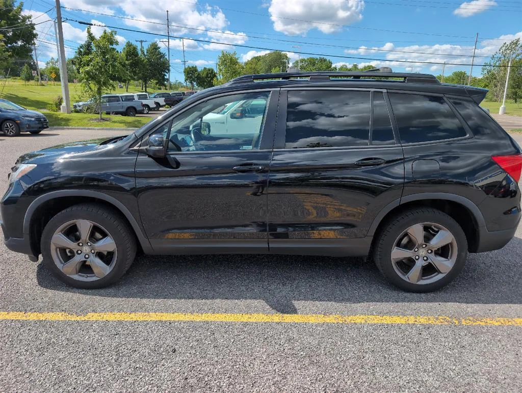 Used 2020 Crystal Black Pearl Honda Touring image 2