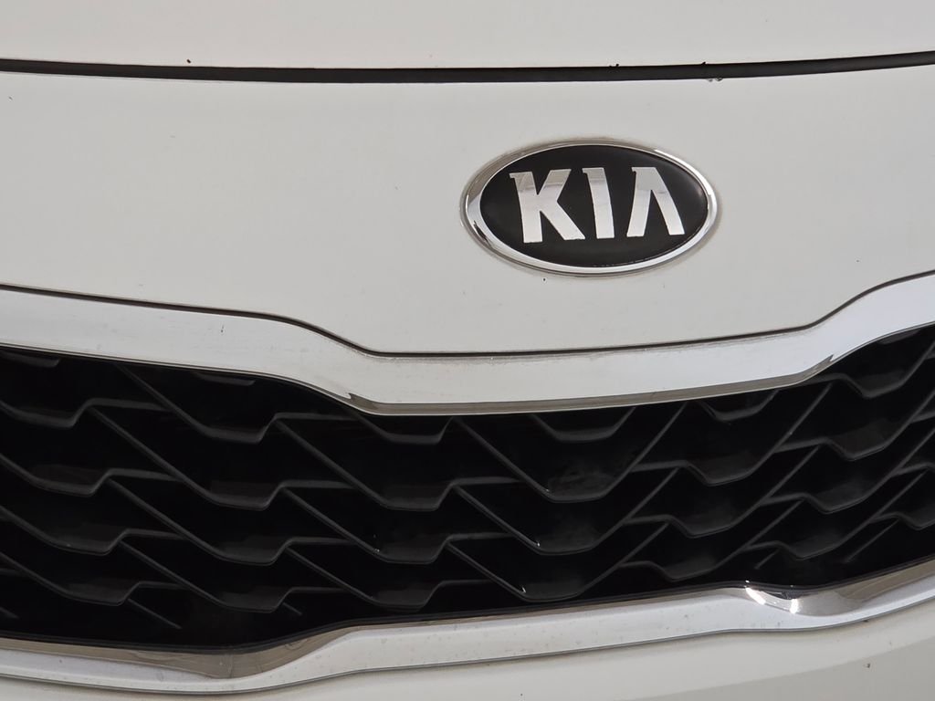 Used 2019 White Kia S image 13