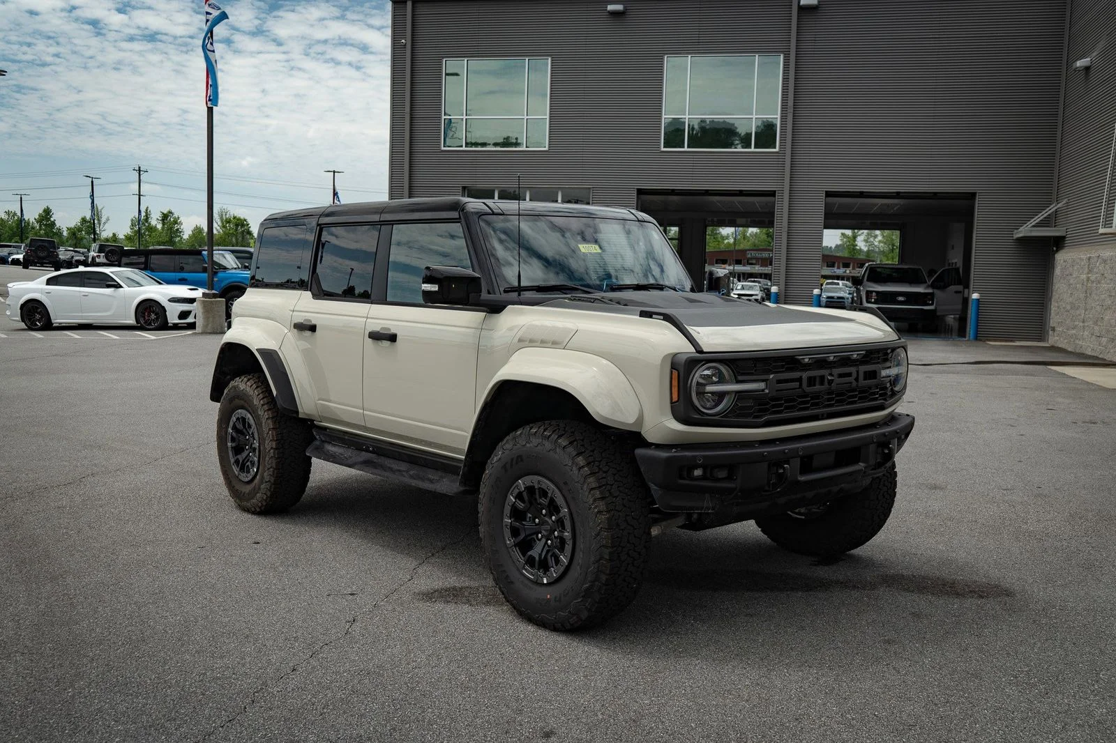 Used 2025 Desert Sand Ford Raptor image 27