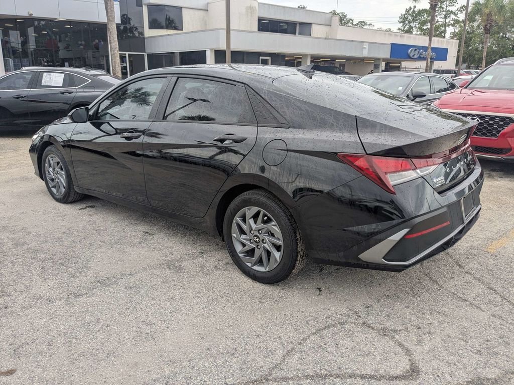 Used 2024 Black Hyundai SEL image 6