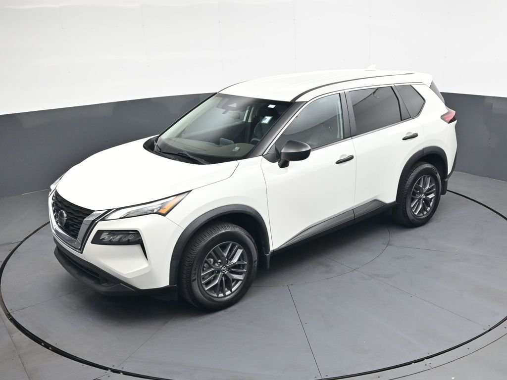 Used 2021 White Nissan S image 39