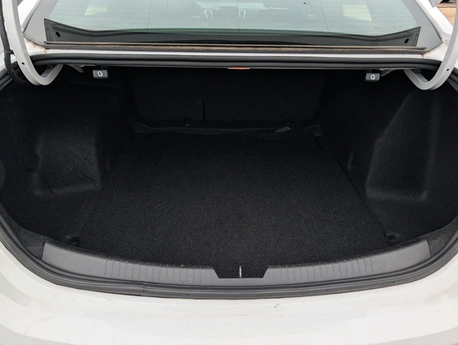 Used 2024 Summit White Chevrolet LT image 32