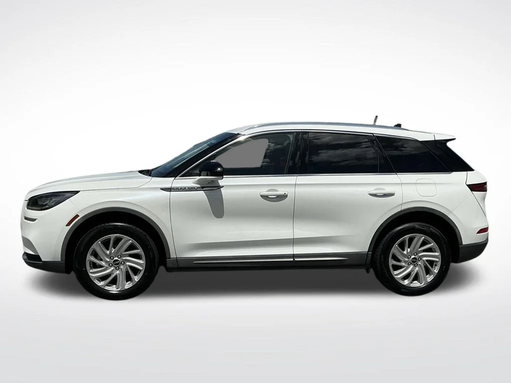 Used 2021 White Lincoln Standard image 3