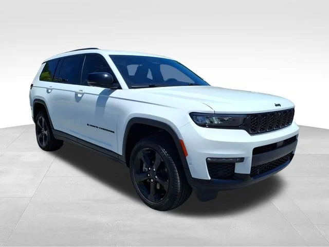 Used 2025 White Jeep Limited image 12