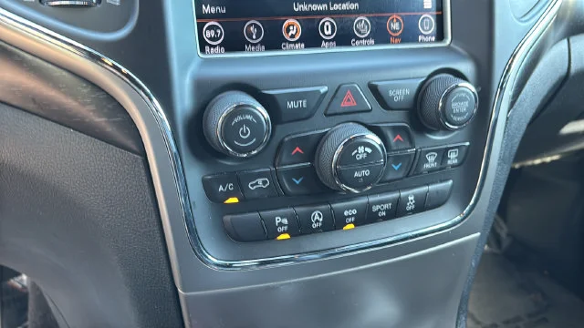Used 2018 White Jeep Altitude image 30