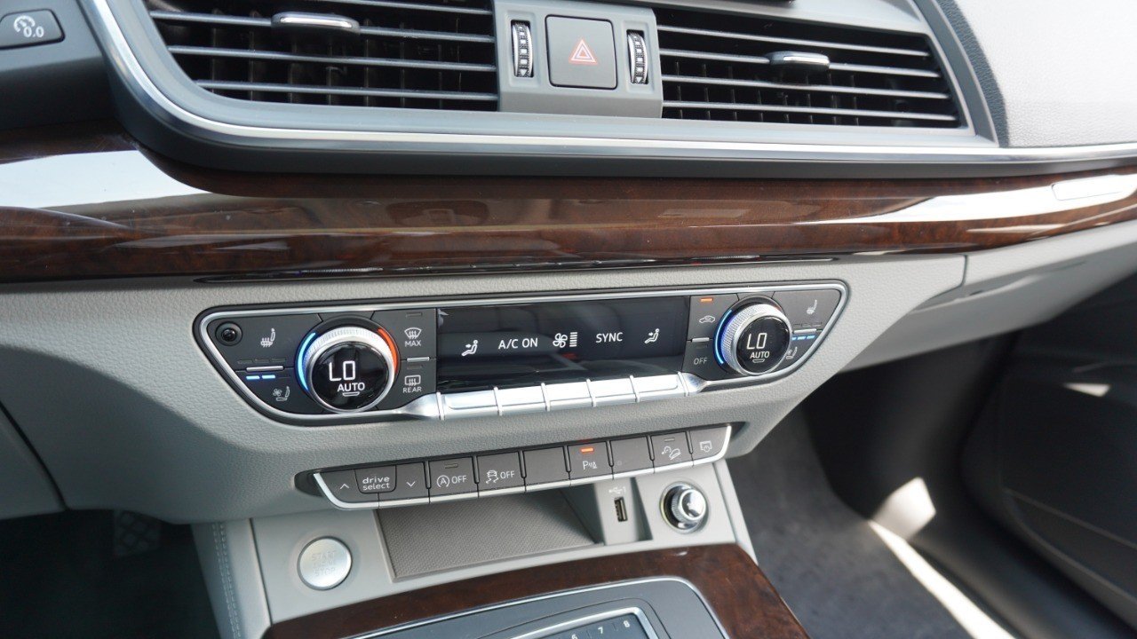 Used 2019 Silver Audi Premium Plus image 19