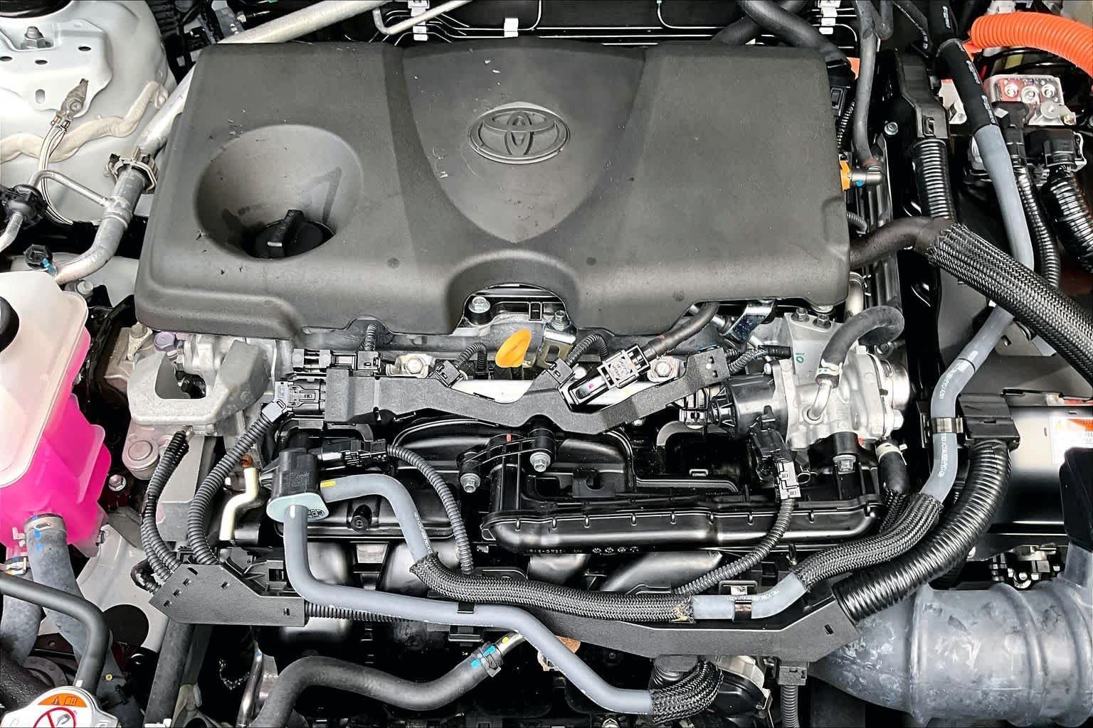 Certified Used 2025 Ice Cap Toyota Hybrid XLE image 33