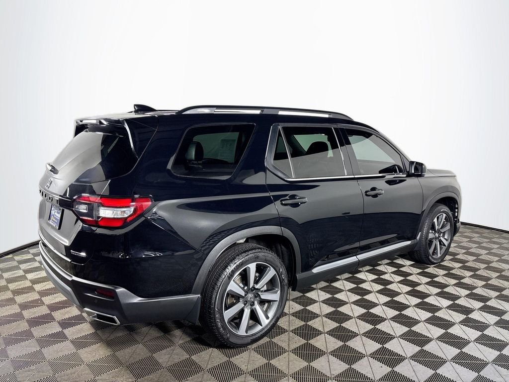 Used 2024 Crystal Black Pearl Honda Touring image 6