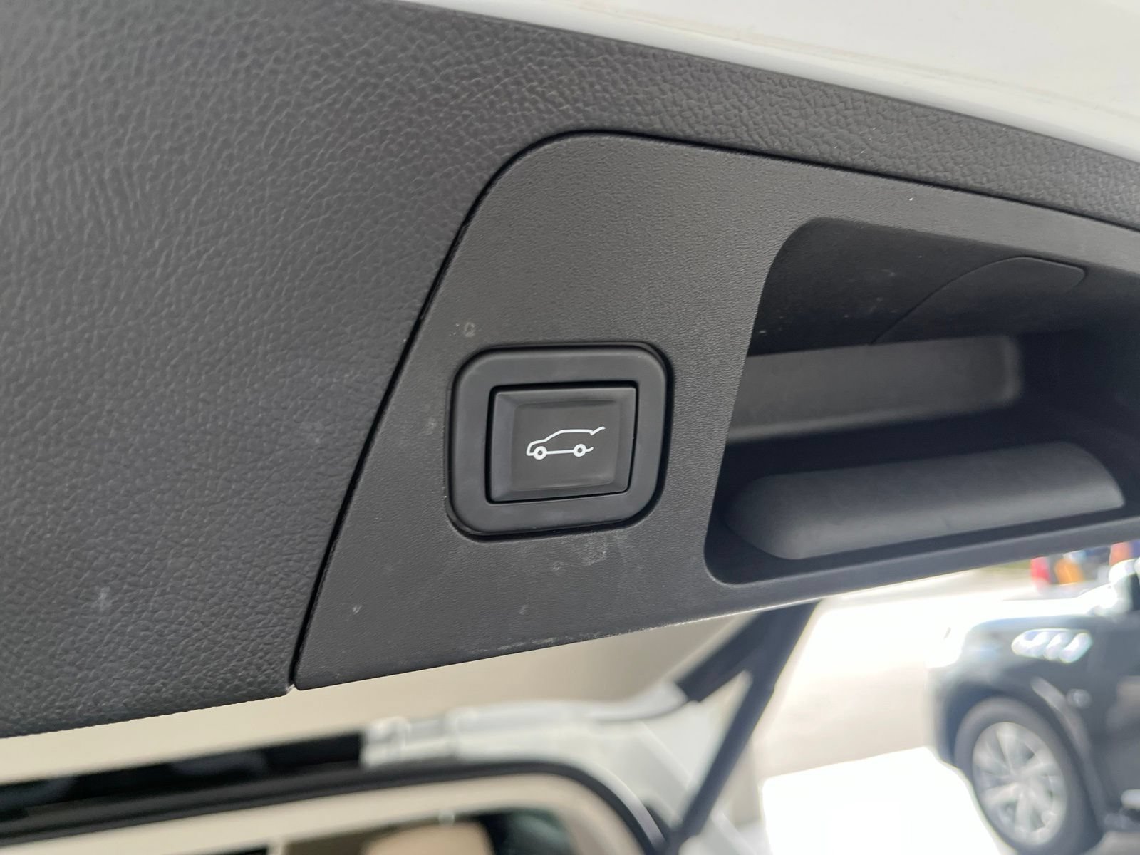 Used 2020 SUMMIT WHITE Buick Essence image 23