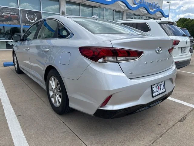 Used 2019 Silver Hyundai SE image 4