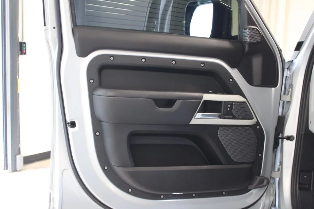 Used 2022 Silver Land Rover XS Edition image 11