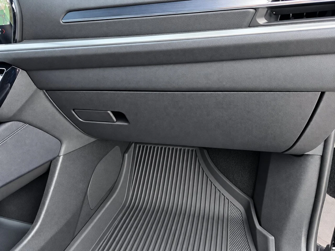 Used 2025 Mosaic Black Chevrolet LT image 33