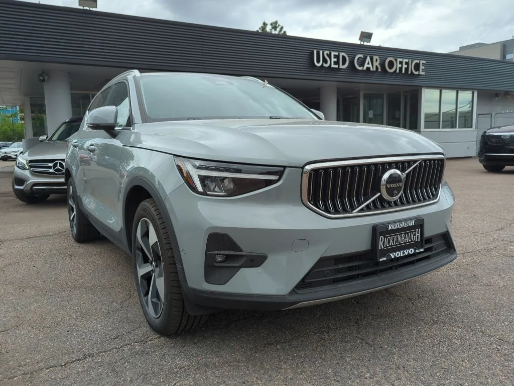 2025 Volvo XC40 B5 Plus Bright AWD's photo