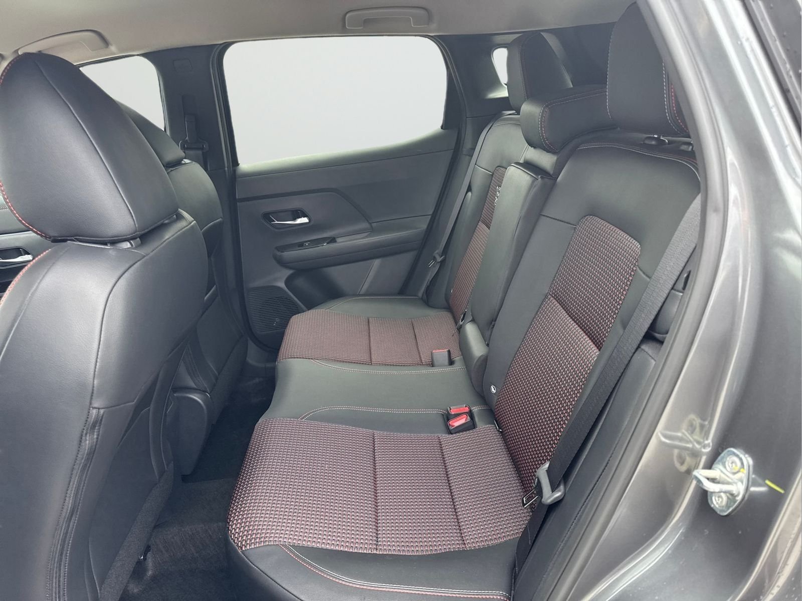 2026 Nissan KICKS SR - Photo 25