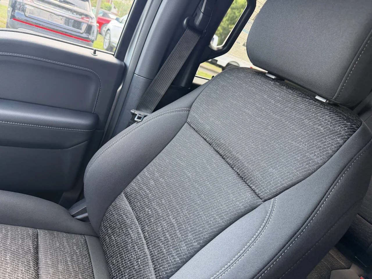 New 2026 Iconic Silver Metallic Ford XLT image 3