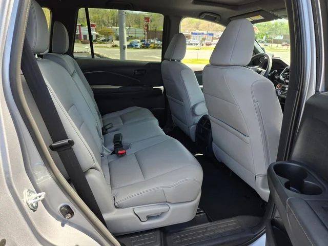 Used 2023 Silver Honda EX-L image 21