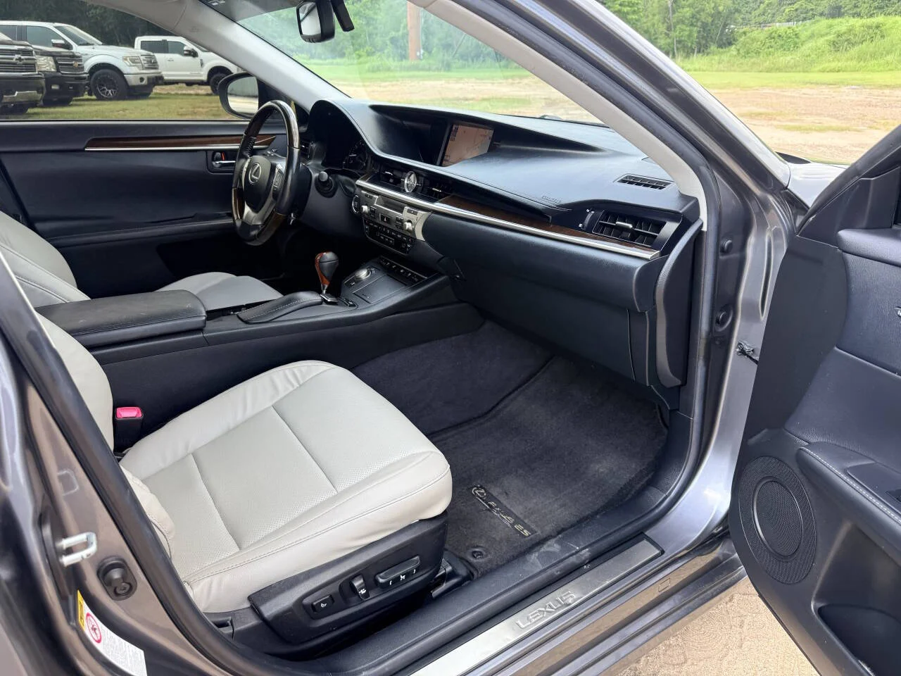 Used 2013 Charcoal Lexus Base 4dr Sedan image 17