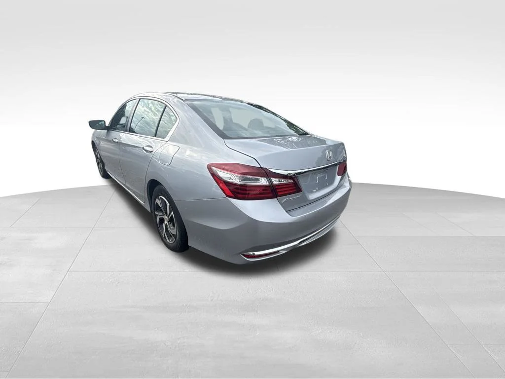 Used 2017 Silver Honda LX image 3