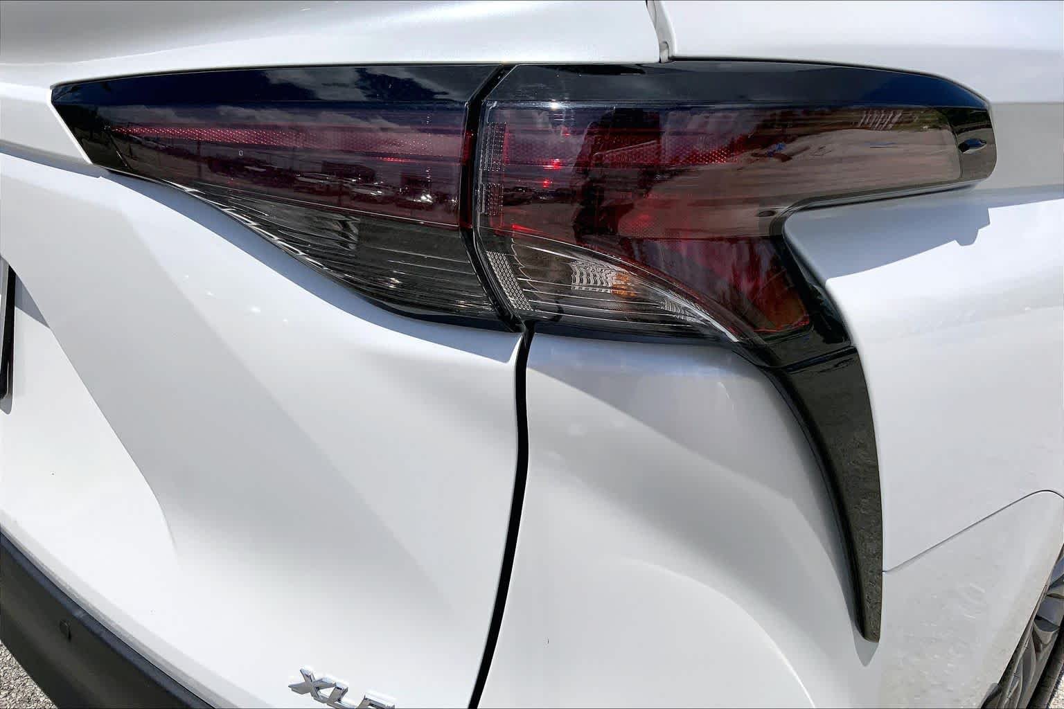 Used 2025 Wind Chill Pearl Toyota XLE image 30