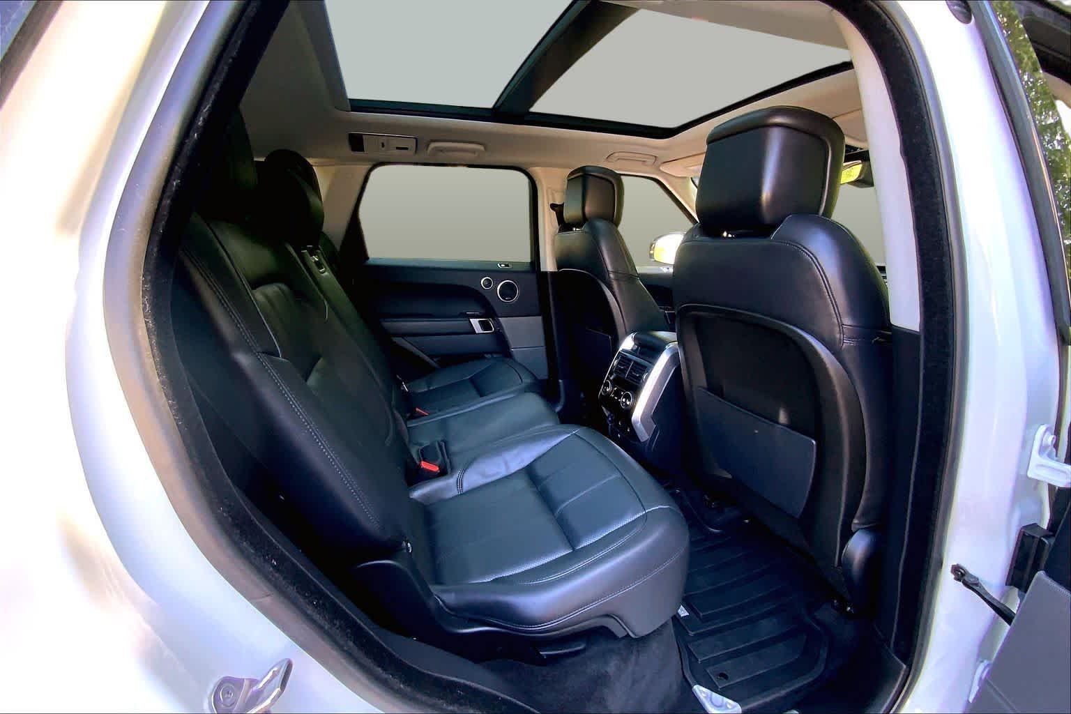 Used 2018 Fuji White Land Rover HSE image 19