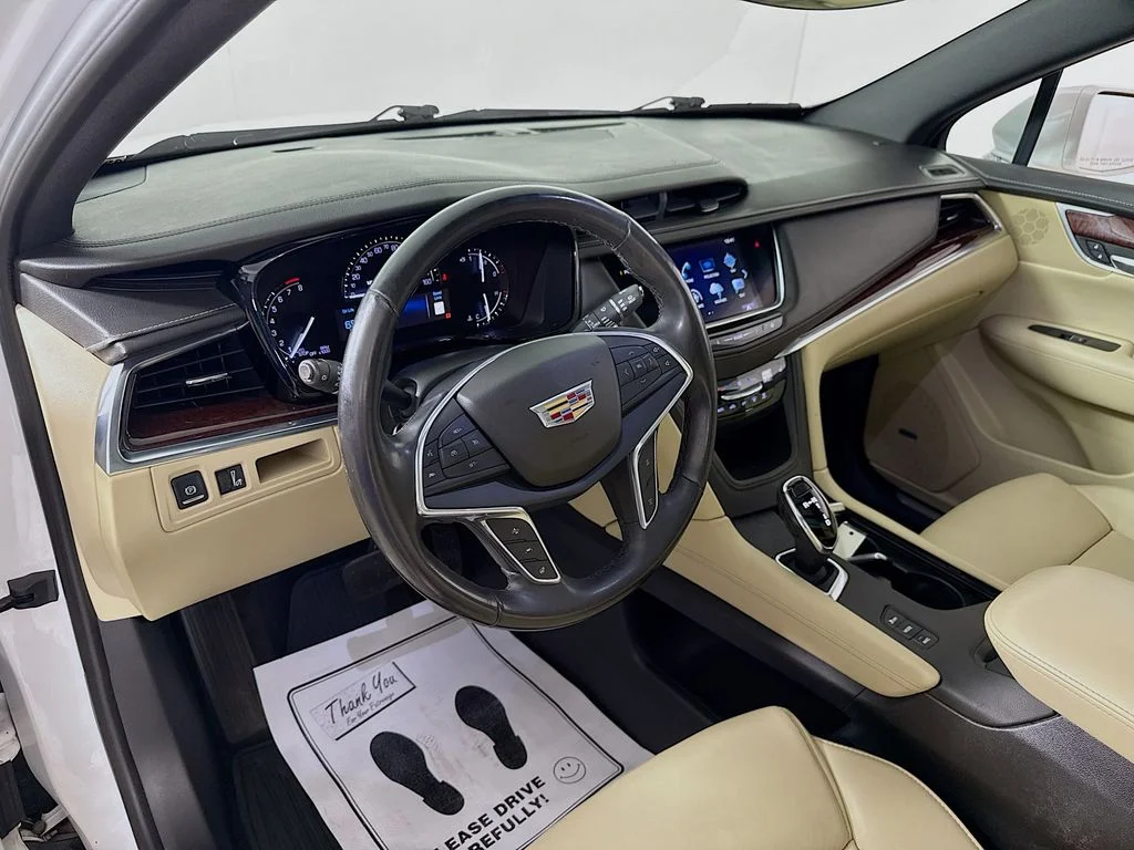 Used 2018 Crystal White Tri-Coat Cadillac Luxury AWD image 15