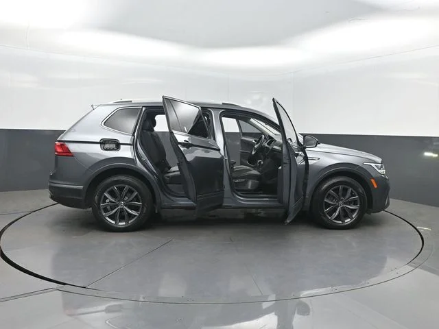 Used 2022 Gray Volkswagen 2.0T SE image 42