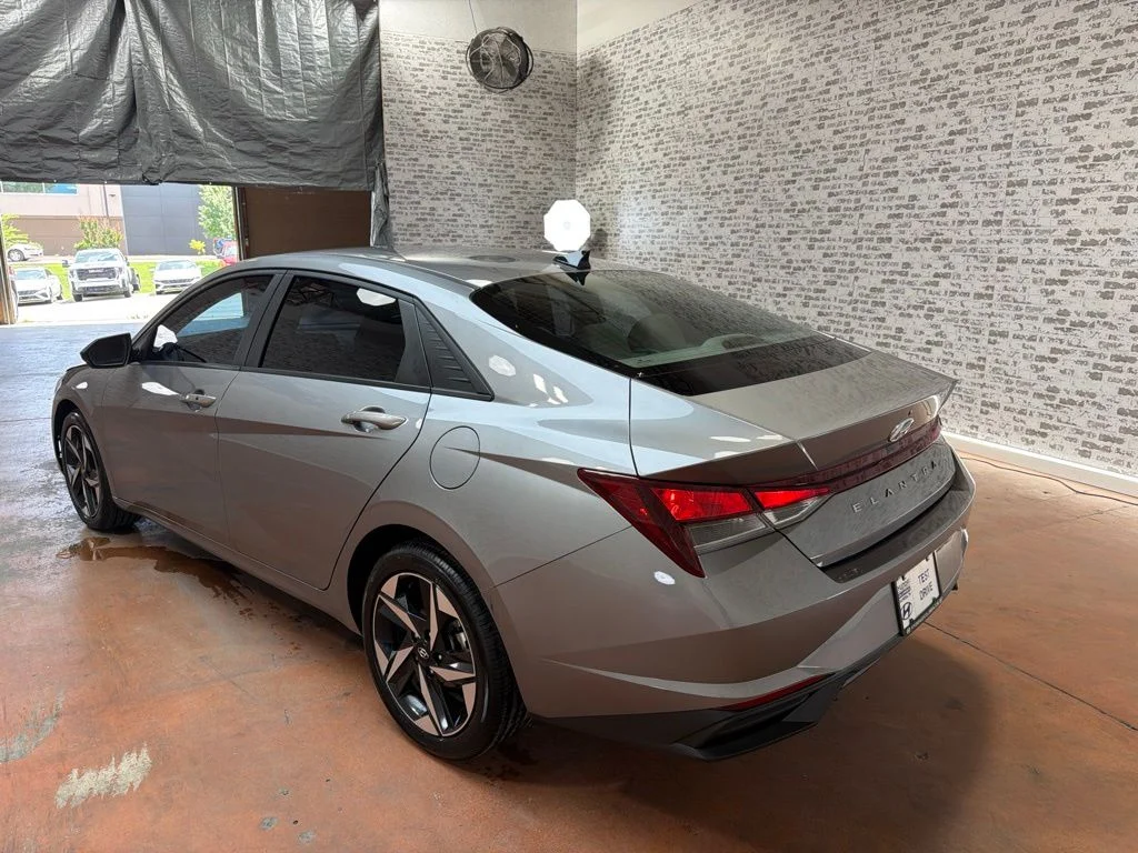 Used 2023 Fluid Metal Hyundai SEL image 5