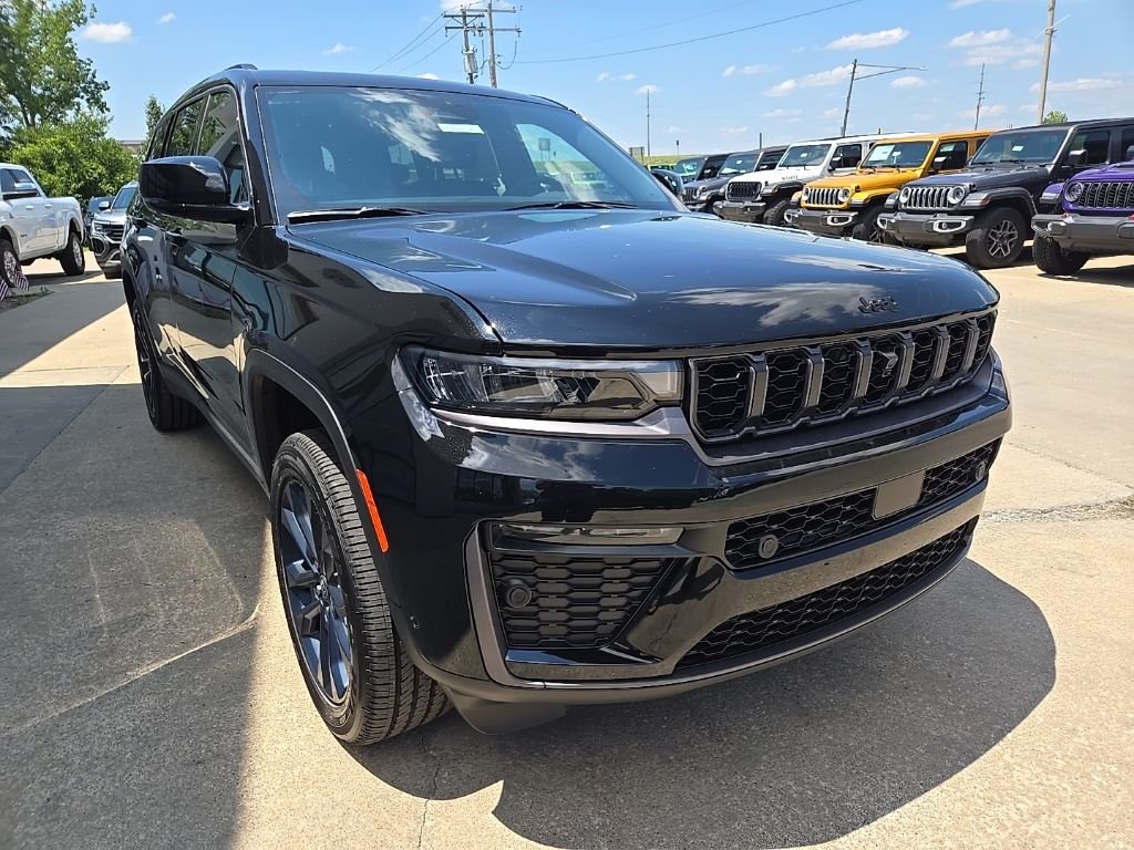New 2026 Diamond Black Crystal Pearl-Coat Exterior Paint Jeep  image 15