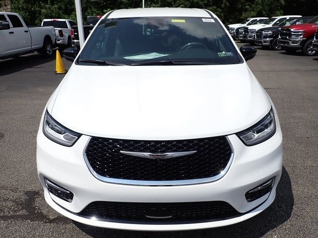 New 2025 Bright White Clear-Coat Exterior Paint Chrysler Select image 10