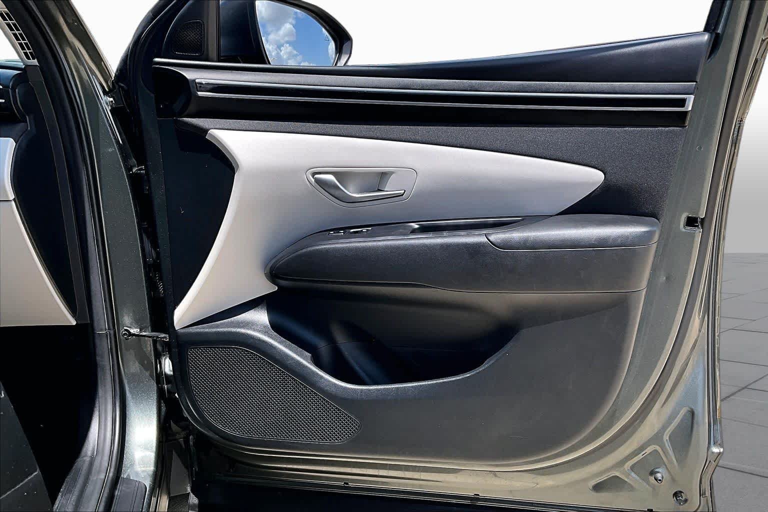 Used 2023 Amazon Gray Hyundai SEL image 21
