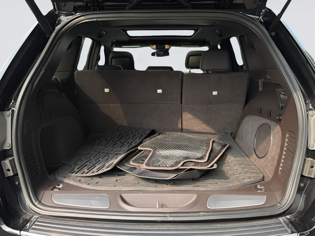 Used 2014 Black Jeep Summit image 35
