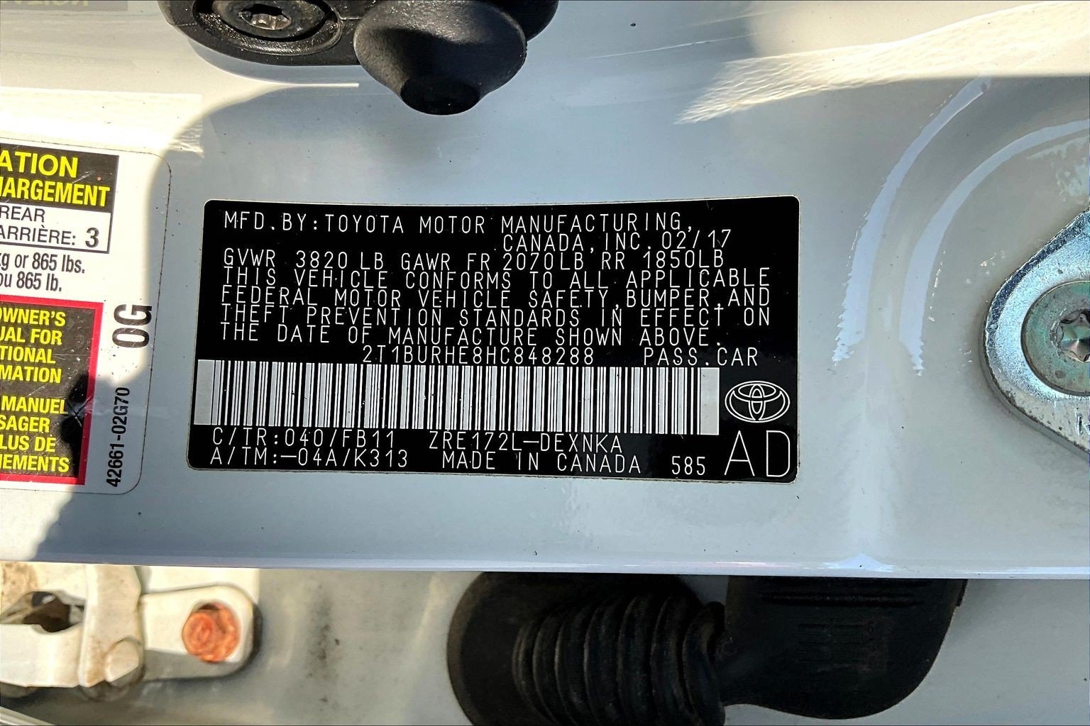Used 2017 White Toyota LE image 17