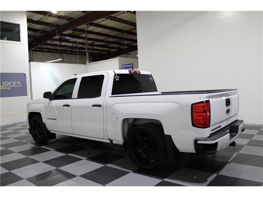 2018 Chevrolet Silverado 1500 Custom photo 4