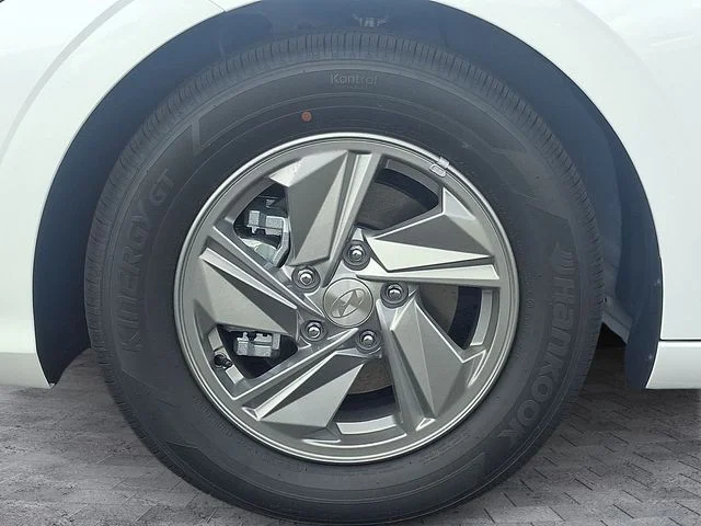 New 2026 White Hyundai SE image 7