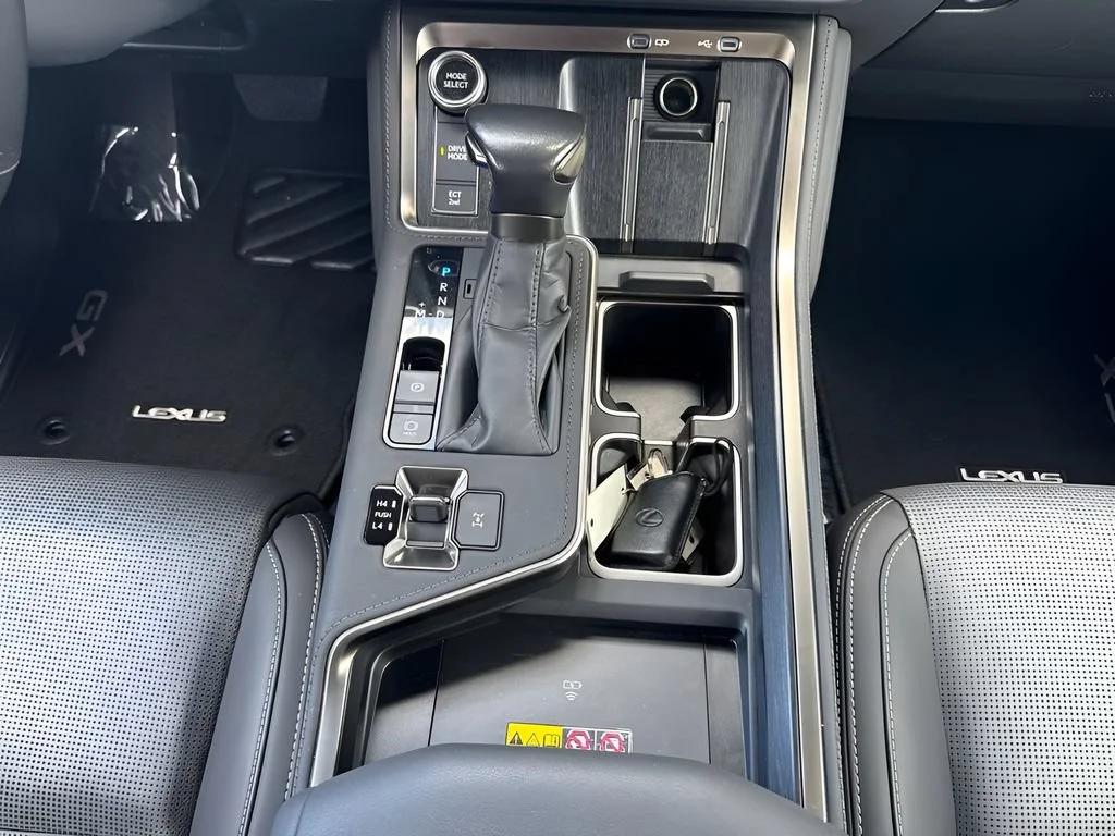Used 2024  Lexus GX 550 Luxury image 19