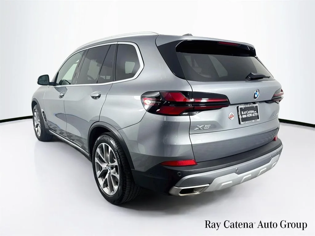 Used 2024 Gray BMW xDrive40i image 5