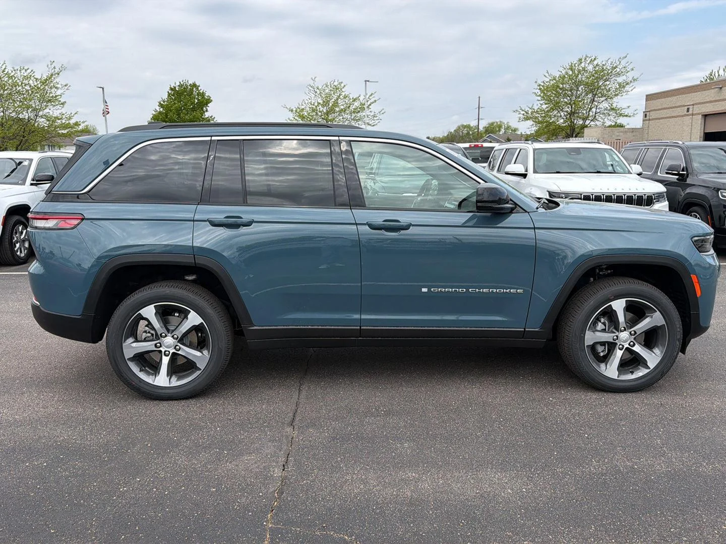 New 2026 Steel Blue Exterior Paint Jeep Limited image 8