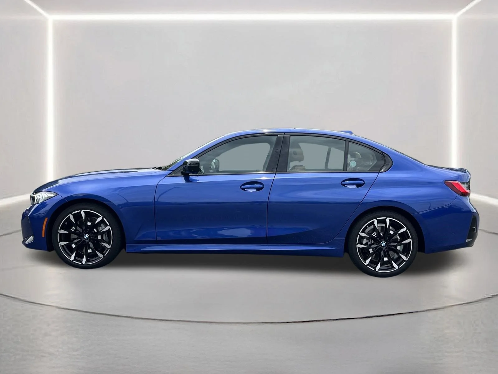 2025 BMW 3 Series 330i - Photo 24