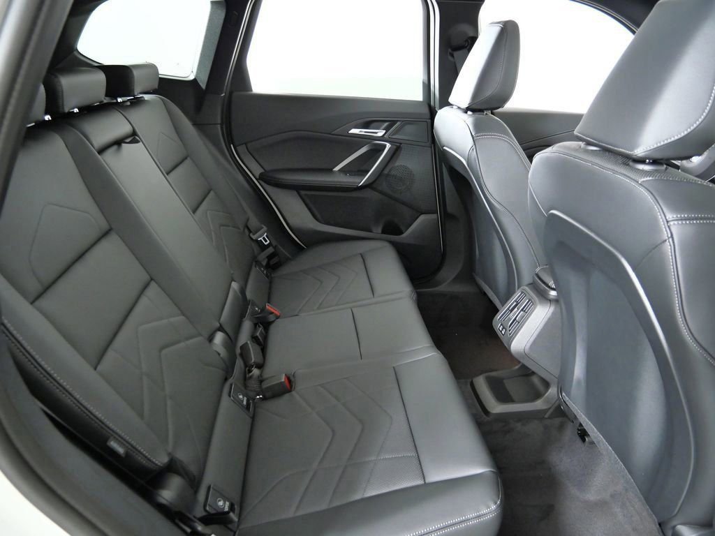Used 2026 Alpine White BMW xDrive28i image 25
