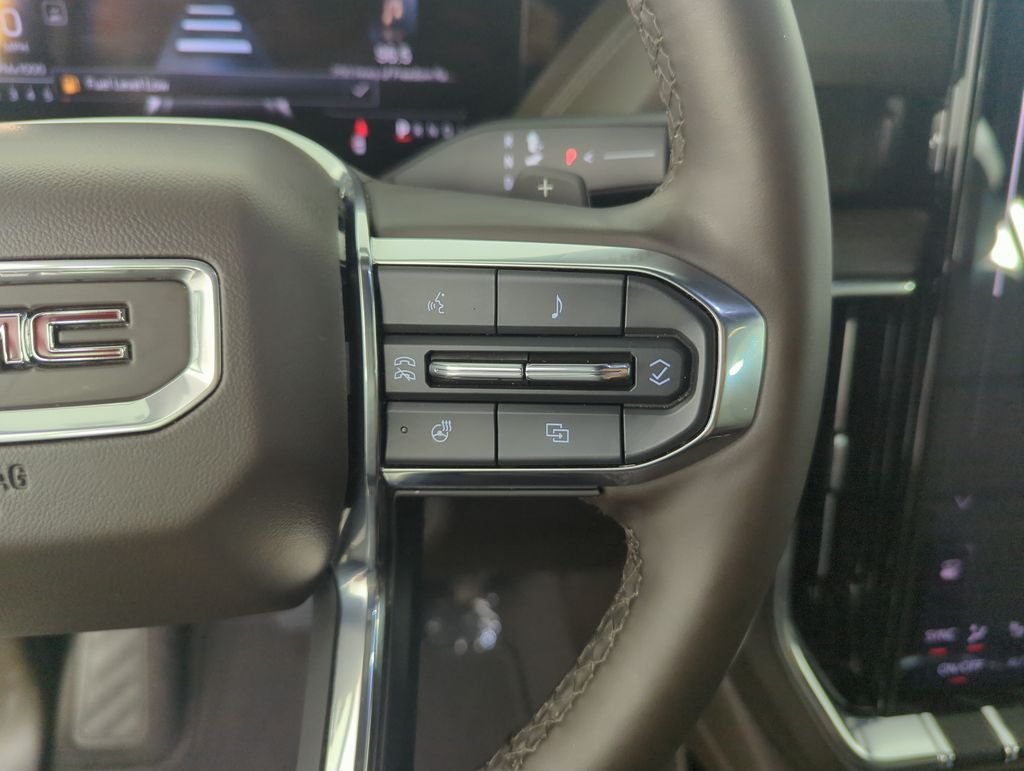 Used 2025 White GMC Elevation image 22