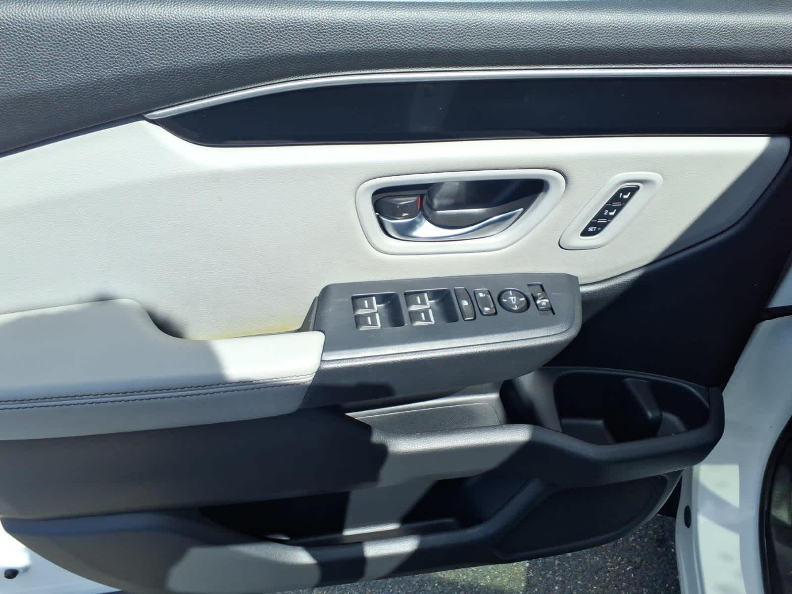 Certified Used 2023 Platinum White Pearl Honda Touring image 10