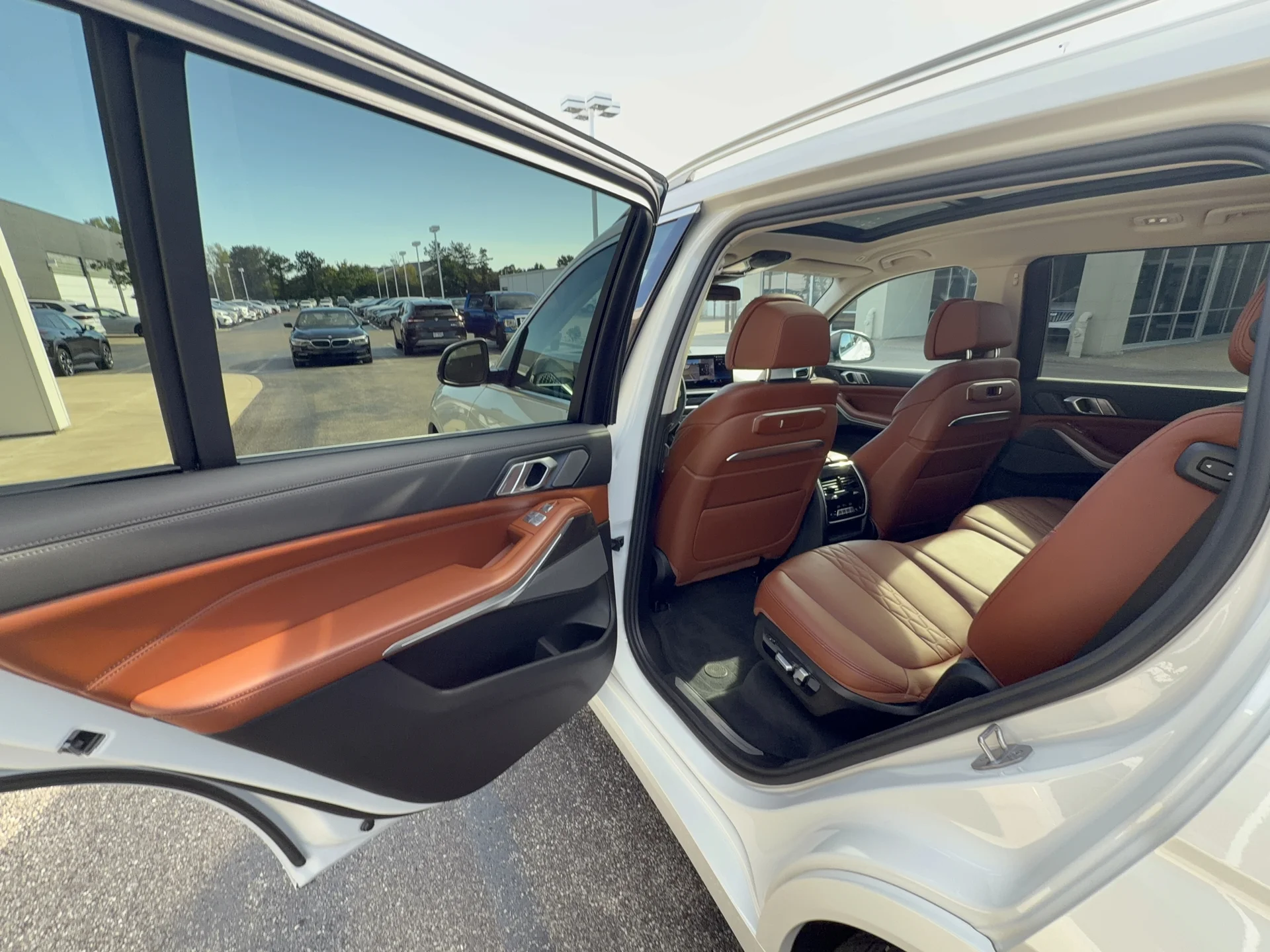 Used 2023 Alpine White BMW xDrive40i image 27