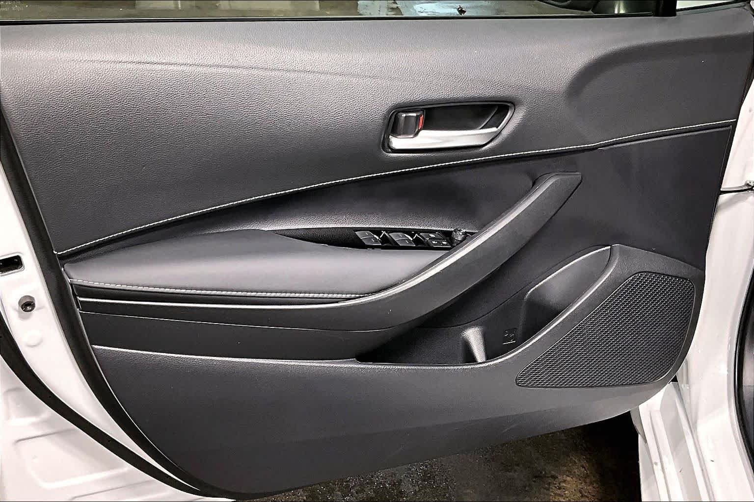Used 2025 Wind Chill Pearl Toyota SE image 21