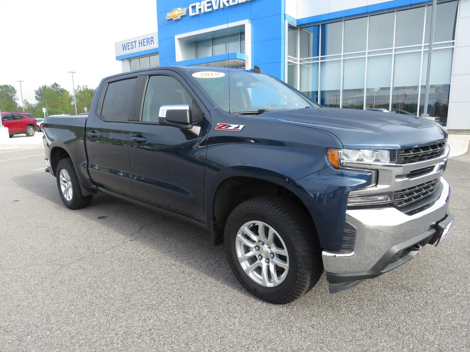 Used 2019  CHEVROLET TRUCK  image 2