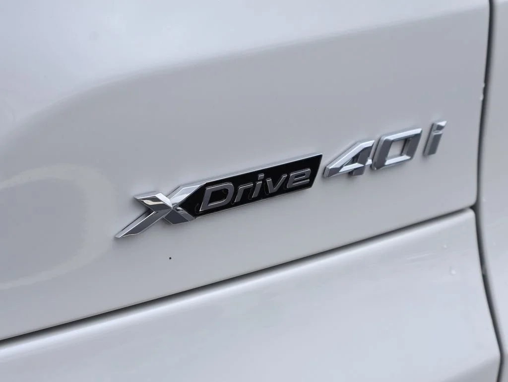 Used 2026 White BMW xDrive40i image 9