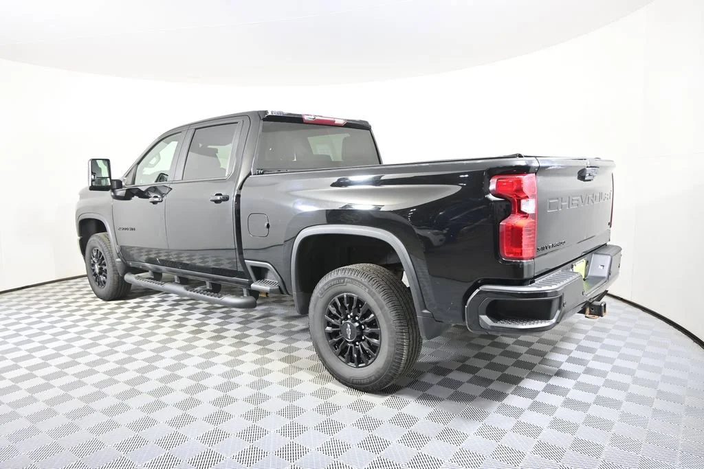 Used 2021 Black Chevrolet LT image 4
