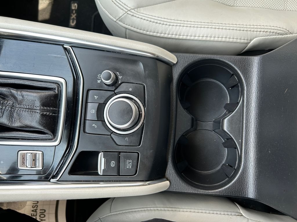 Used 2021 White Mazda Grand Touring image 23